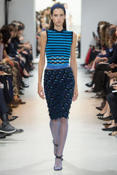 Look 15
